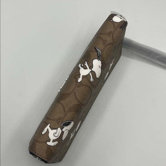 Coach x Peanuts Snoopy Zip Around Wallet Wristlet - Picture 5 of 7